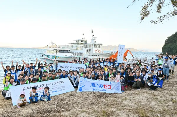 上陸用舟艇を活用し、離島の海岸漂着ごみを一掃 「KANDOクリーン大作戦2023 in瀬戸内海」で海洋ごみ1トンを回収！
